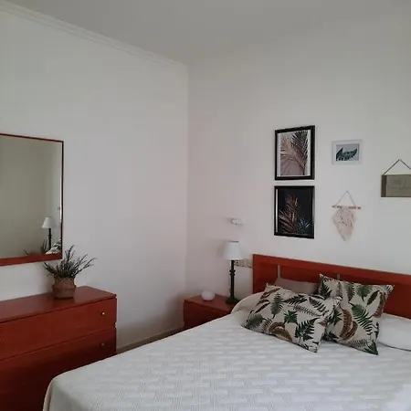 Apartamento Con Jardin Apartment *